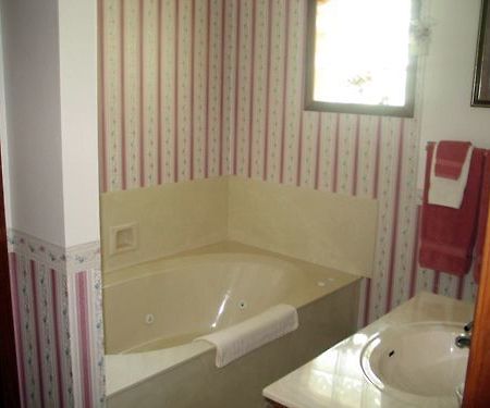 Lakeshore Bed & Breakfast Indian Point Bagian luar foto
